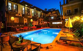 Four Seasons Apart Hotel